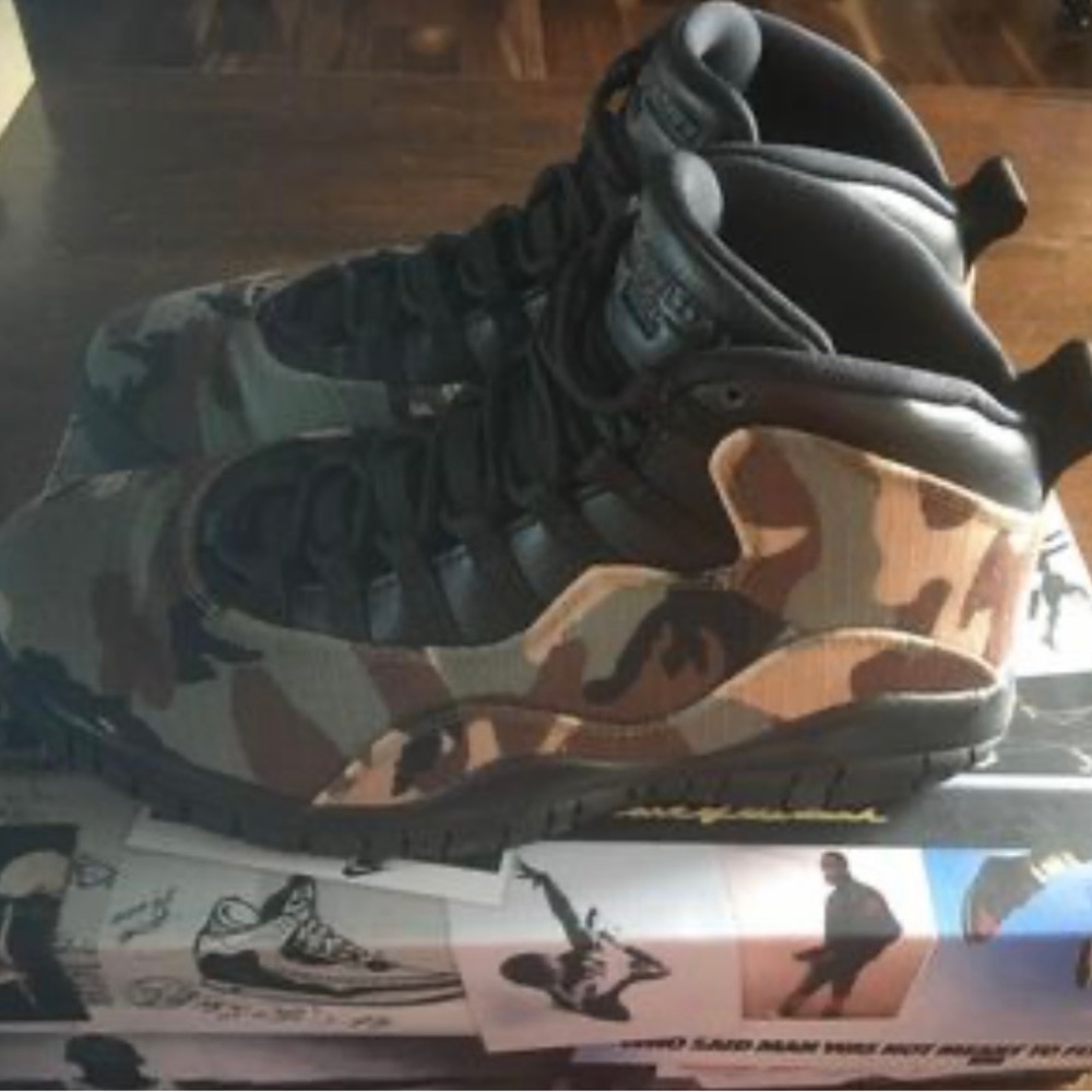 Air Jordan 10 Retro New In Box
Camo Desert/Black-LT Chocolate Size 9